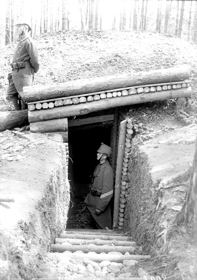 Eingang zu einem splittersicheren Beobachtungsbunker - CH-BAR - 3238429
