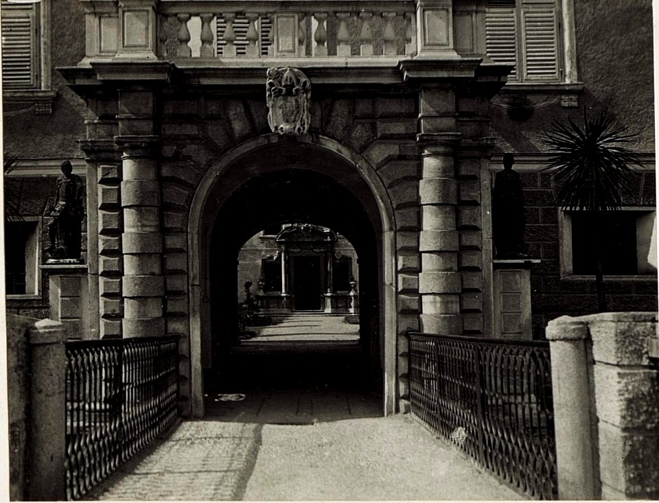 Eingang zum Fürstbischöflichen Palais, Brixen. (BildID 15576054)