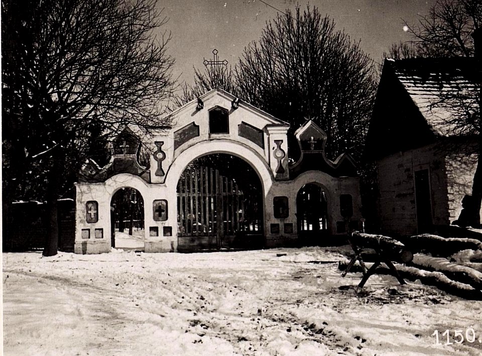 Eingang zum katholischen Friedhof. (März.1918.) (BildID 15713181)