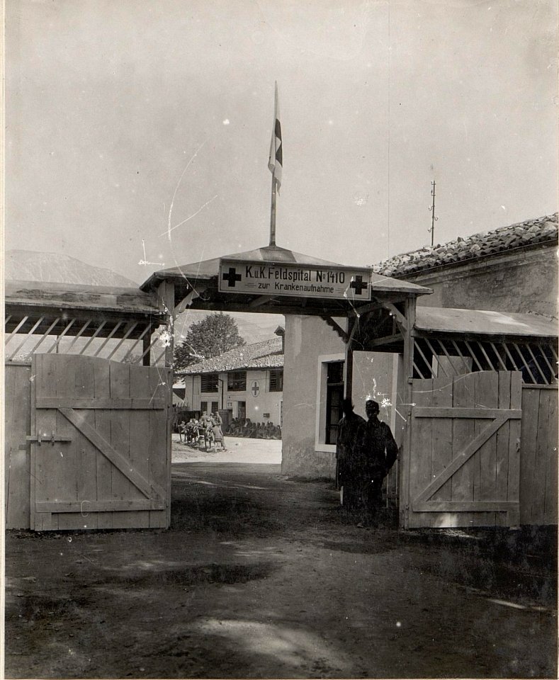 Eingang zur Krankenaufnahme in das Feldspital, Haidenschaft. (BildID 15601117)