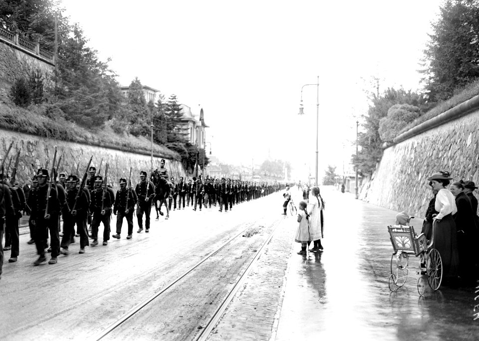 Einmarsch des Infanterie Regiments 13 in Bern - CH-BAR - 3240686