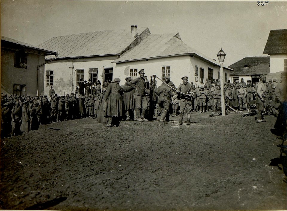 Eingebrachte russische Gefangene in Podhajce (BildID 15524733)