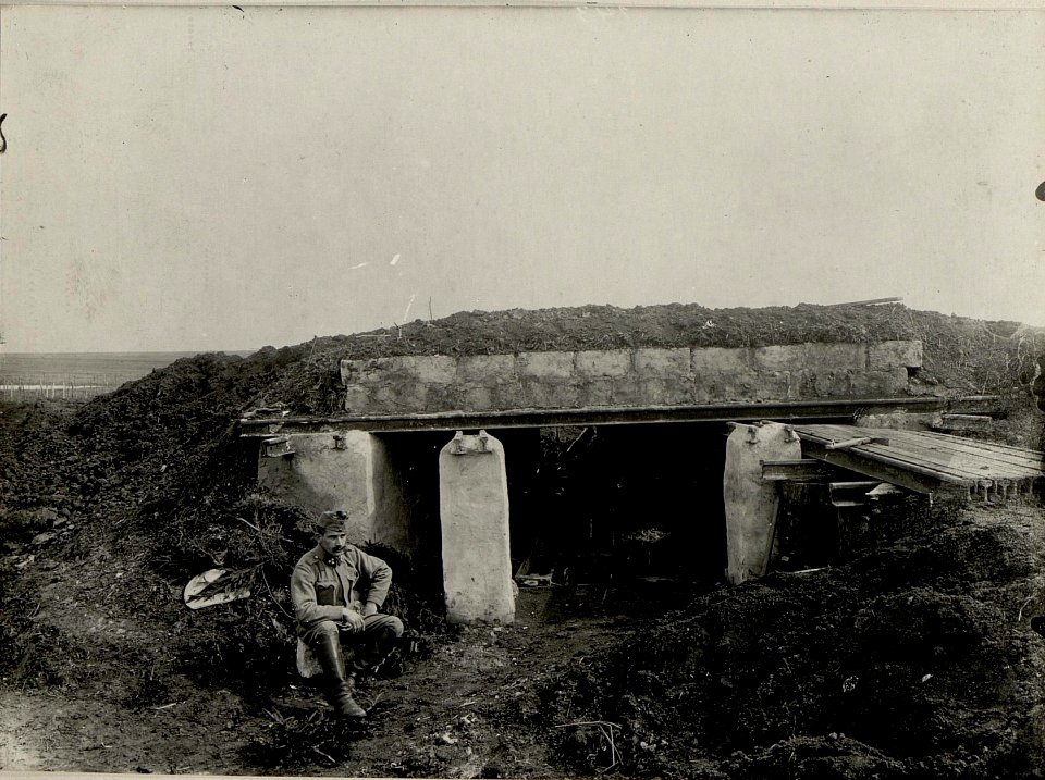 Eingebautes Landungsgeschütz. Aufgenommen am 25. III. 1916. I.R.Nr.5. (BildID 15536352)