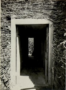 Eingang zu einem betonierten MG-Stand des ersten Bataillons des 35. Infanterieregimentes im Abschnitt Pokropivna, aufgenommen am 2. Juni 1916 (BildID 15541946)
