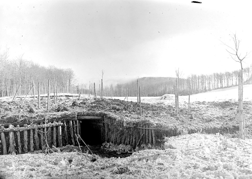 Einschläge der Haubitzen auf die Zielstellung, hier ein Zwischengang - CH-BAR - 3240191