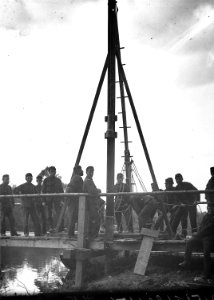 Einrammen von Pfählen zum Brückenbau - CH-BAR - 3236578