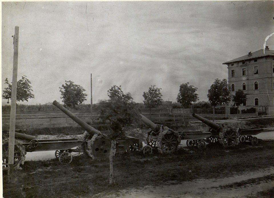 Einige itl.Geschütze. Monfalcone. Anfang Mai. 1918. (BildID 15664824)