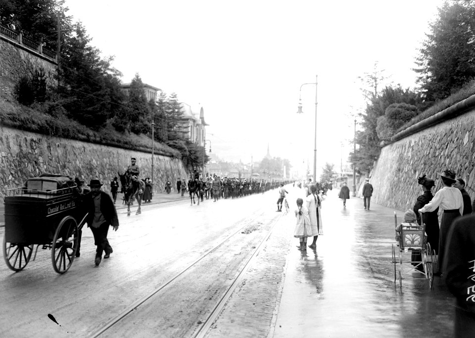 Einmarsch des Infanterie Regiments 13 in Bern - CH-BAR - 3240685