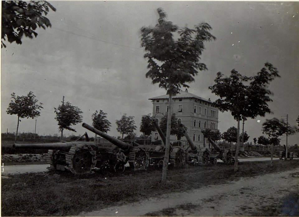 Einige itl.Geschütze. Monfalcone. Anfang Mai. 1918. (BildID 15664838)