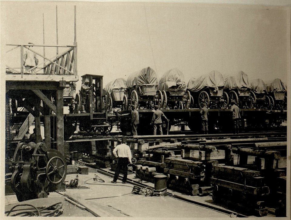 Einschiffen der Batterie auf das Trajekt in Giurgiu (Giurgin) (BildID 15545329)