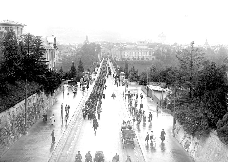Einmarsch des Infanterie Regiments 13 in Bern - CH-BAR - 3240695