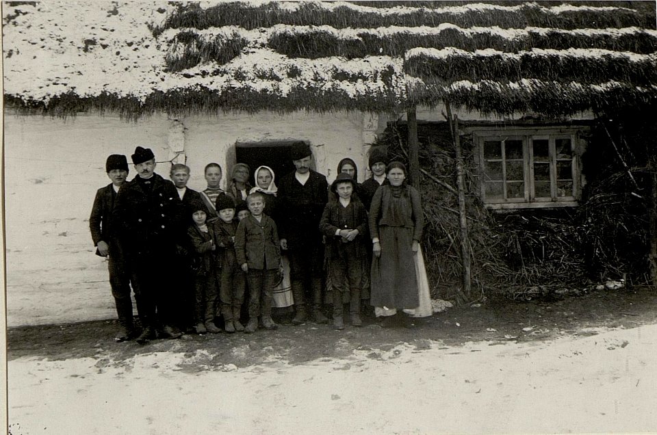 Einwohner einer Hütte von Strzegowa, welche während der ganzen Schlacht in Ihrer Behausung blieben. (BildID 15538326)
