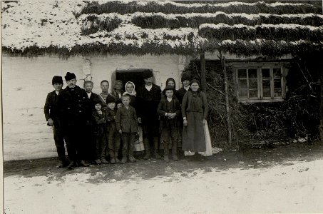 Einwohner einer Hütte von Strzegowa, welche während der ganzen Schlacht in Ihrer Behausung blieben. (BildID 15538326)