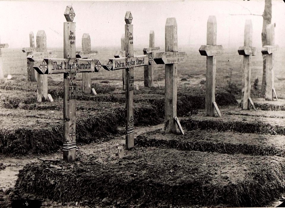 Einzelne Gräber am Militär-Friedhof bei der 2.Infanteriedivision (BildID 15709023)