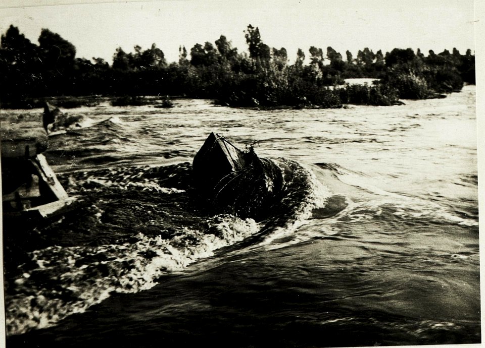 Eisbrecher bei der großen Stryjbrücke.(Hochwasser am 21.7.1915.) (BildID 15433680)