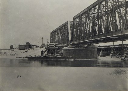 Eisenbahnbrücke im verschneiten Galizien (BildID 15681181)