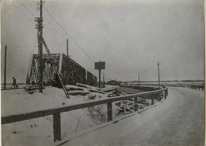 Eisenbahnbrücke im verschneiten Galizien (BildID 15681167)