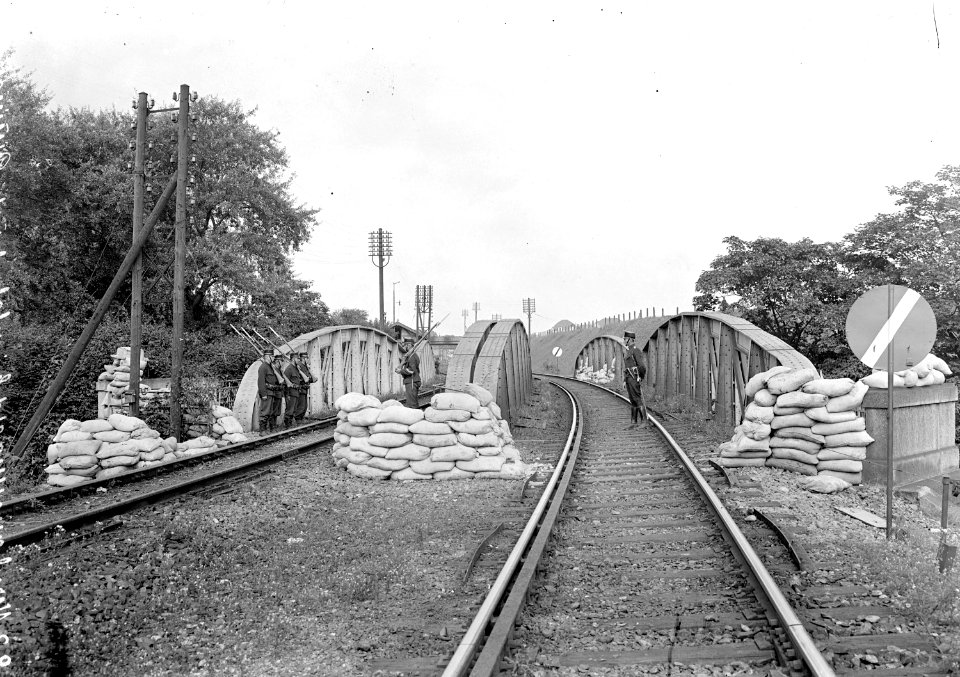 Eisenbahnbrücke Binningerstrasse - CH-BAR - 3237290