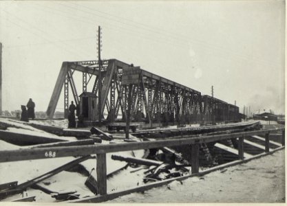 Eisenbahnbrücke im verschneiten Galizien (BildID 15681146)