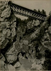 Eisenbahnbrücke über die Schlitza-Schlucht bei Tarvis, aufgenommen am 16. Mai 1916 (BildID 15472793)