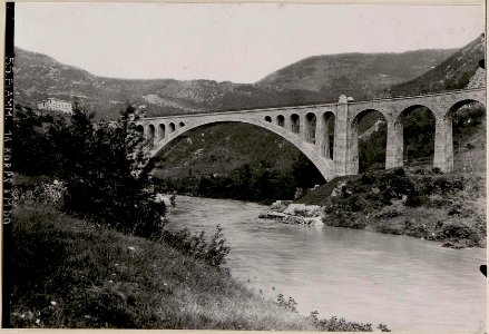 Eisenbahnbrücke bei Salcano über den Isonzo (BildID 15732138)