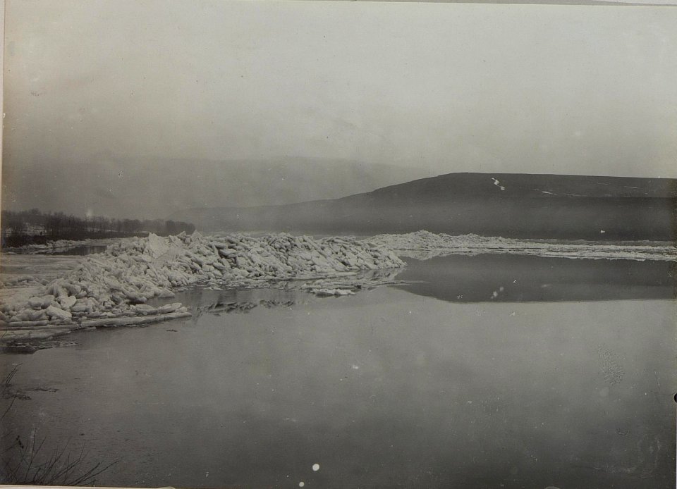 Eisstoss im Dnjester am 27. Dezember 1915. (BildID 15448261)
