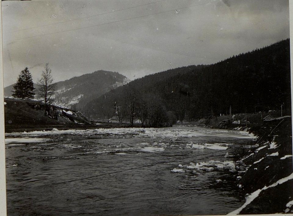 Eisstoss in der goldenen Bistritz bei Jakobeny (BildID 15453522)