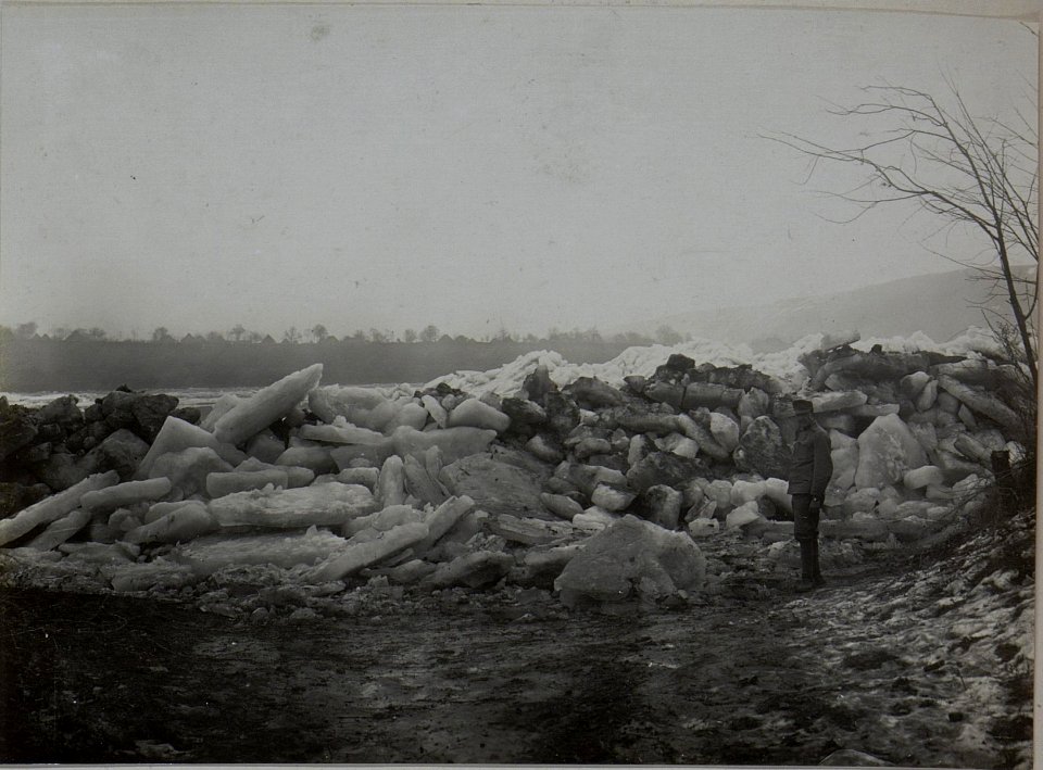 Eisstoss im Dnjester am 27. Dezember 1915. (BildID 15448275)