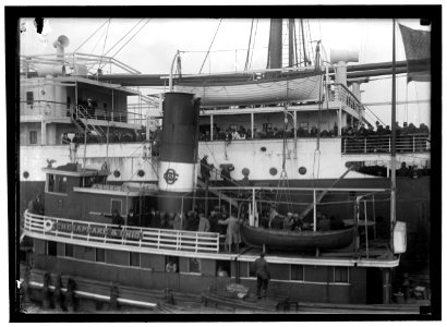 EITEL FRIEDRICH, UNITED STATES NAVY. GERMAN SHIP TAKEN OVER BY U.S. CROWDED WITH CREWS OF CAPTURED SHIPS LCCN2016866597