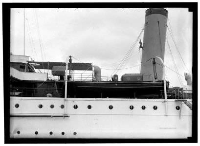 EITEL FRIEDRICH. UNITED STATES NAVY. GERMAN SHIP TAKEN OVER BY U.S. CROWDED WITH CREWS OF CAPTURED SHIPS LCCN2016866771