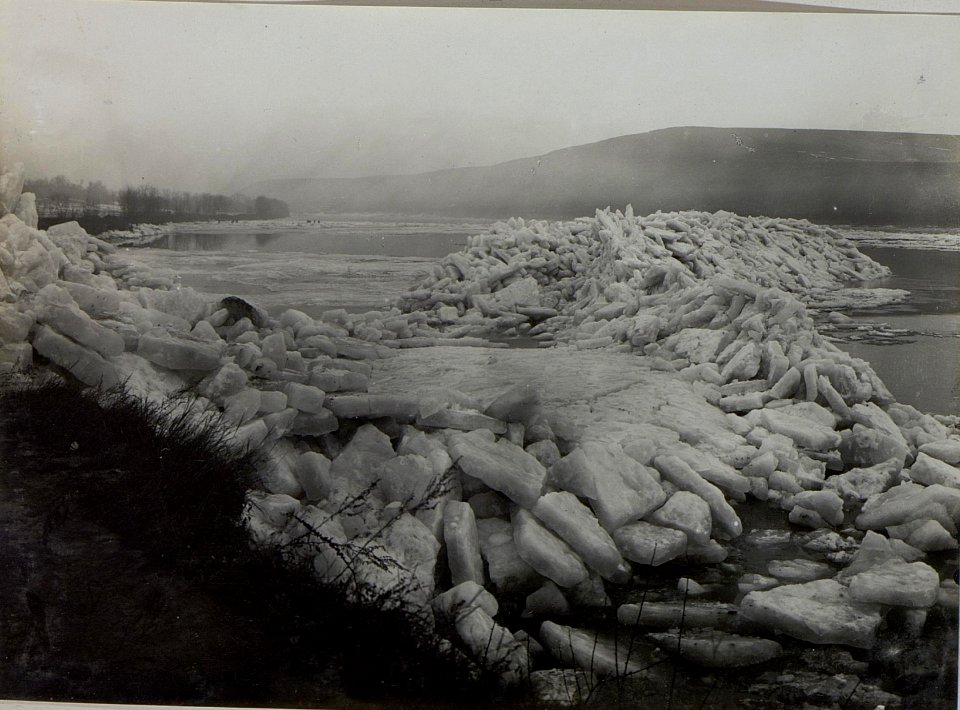 Eisstoss im Dnjester am 27. Dezember 1915. (BildID 15448268)