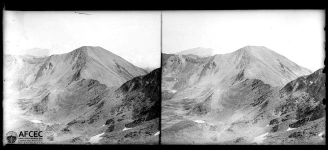 El Bastiments i al fons la pica del Canigó des del pic de l'Infern