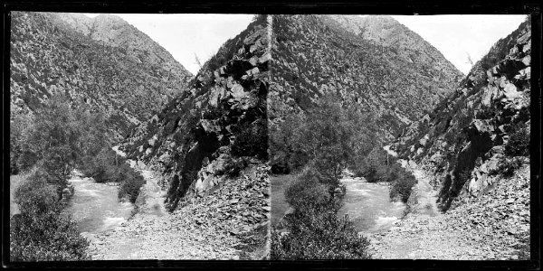El camí de la Massana a les Escaldes al costat de la Valira al congost de Sant Antoni