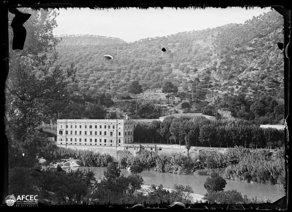 El balneari La Puda de Montserrat a la vora del riu Llobregat