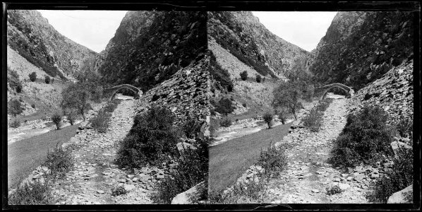El camí de la Massana a les Escaldes amb el pont de Sant Antoni de la Grella i la Valira