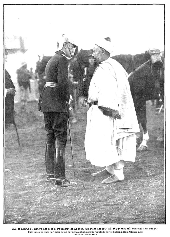 El Bachir, enviado de Muley Haffid, saludando al rey en el campamento, de Campúa, Nuevo Mundo, 19-01-1911
