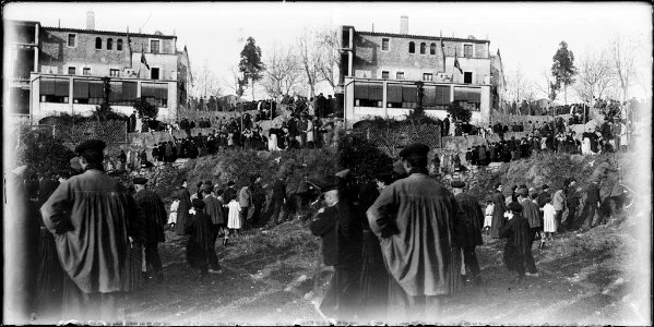 El barri del Coll de Barcelona amb molta gent