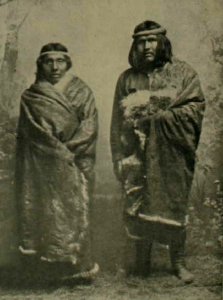 El cacique J. M. Mulato con su lenguraz teuelche - Los Shelknam (page 194 crop)