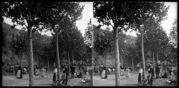 El Coll amb gent en la festa de la segona pasqua