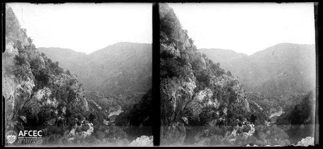 El grau d'Escales amb la riera de Beget al fons