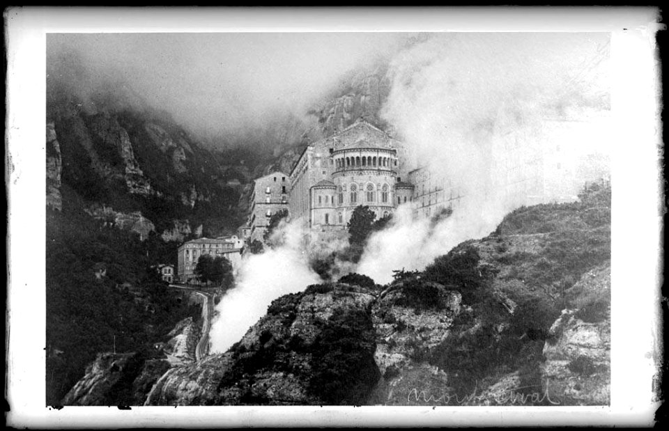 El monestir de Montserrat amb boira (AFCEC VINTRO D 2996)