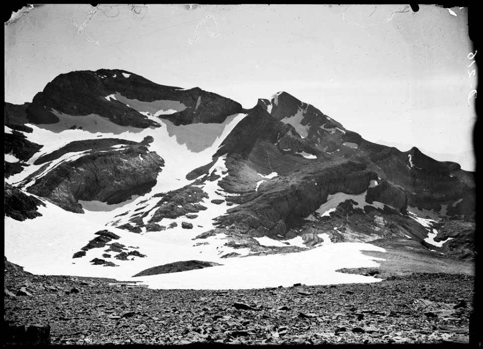 El massís del Mont Perdut amb neu