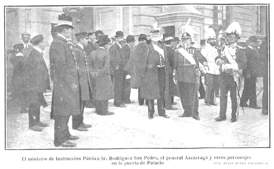 El ministro de Instrucción Pública Sr Rodríguez San Pedro, el general Azcárraga y otros personajes en la puerta de Palacio, de Campúa, Nuevo Mundo, 16-05-1907