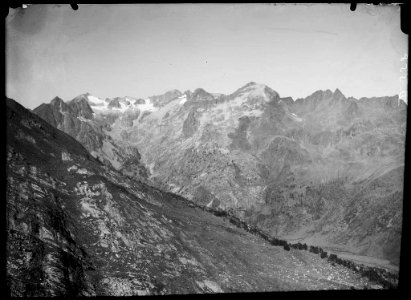 El massís del Perdiguero des d'un dels pics de Paderna