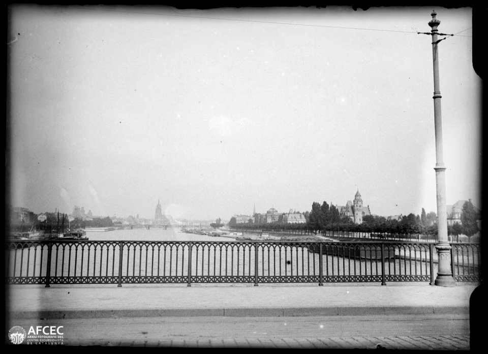 El Main a Frankfurt des d'un dels ponts que el travessa