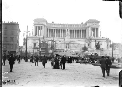 El monument a Víctor Manuel II a la piazza Venezia de Roma plena de gent