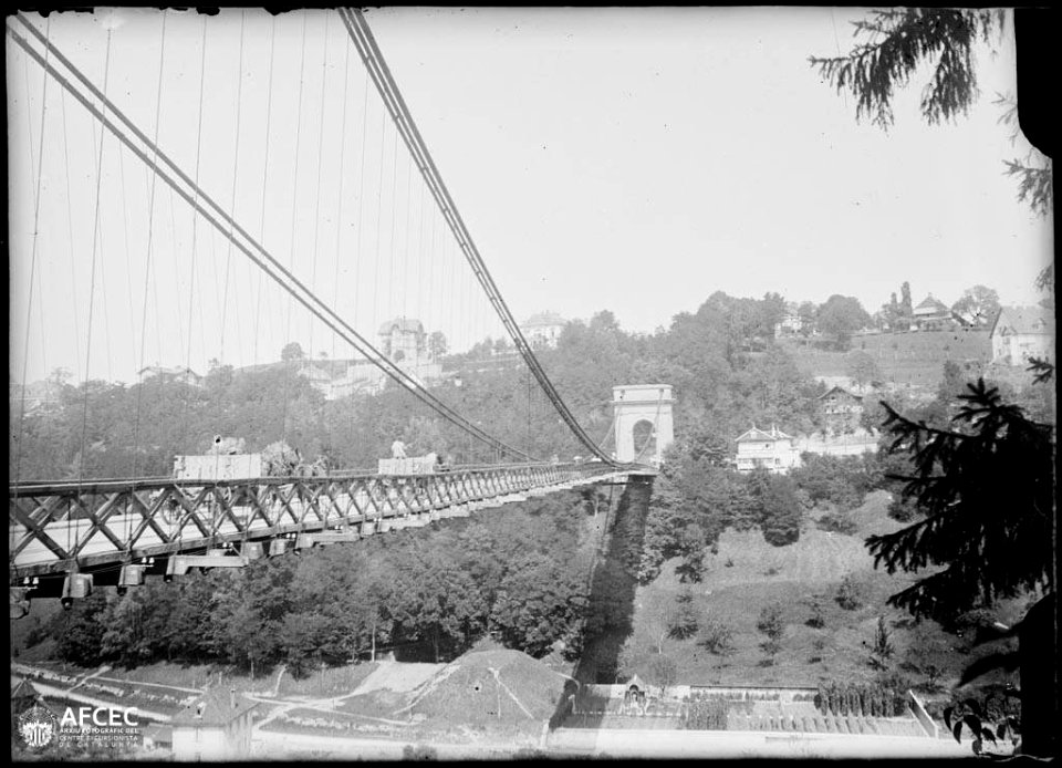 El pont penjant de Fribourg a Suïssa
