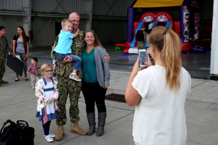 Electronic Attack Squadron 138 homecoming from 7th Fleet deployment 160929-N-DC740-028