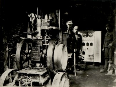 Elektrozug, zur Versorgung der Beleuchtung einer Divisionsbäckerei, aufgenommen in Ostrozec am 20.II.1916 (BildID 15541673)