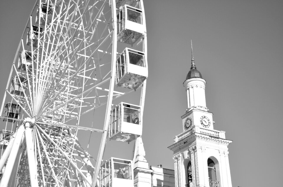 Ferris wheel black and white monument of architecture